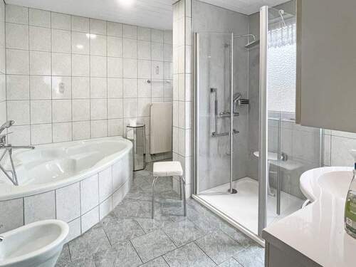 Bad EG - Einfamilienhaus mit 245,00 m&sup2; in Saalfeld zum Kaufen