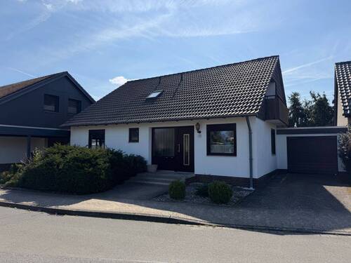 Straßenansicht - Charmantes Ein-Zweifamilienhaus mit viel Potential 2 Wohneinheiten (EG + DG)