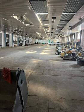 Halle 4.jpg - 