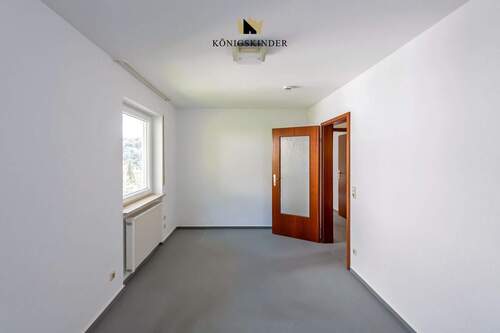 Kinderzimmer/ Büro - 