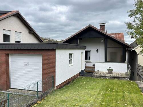 Rückansicht Garage - 5 Zimmer Einfamilienhaus in Warburg-Scherfede