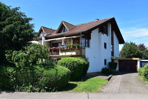 Hausansicht - Hübsche 2 Zi.-Dachwohnung in sehr guter und ruhiger Wohnlage von Lauchringen!
