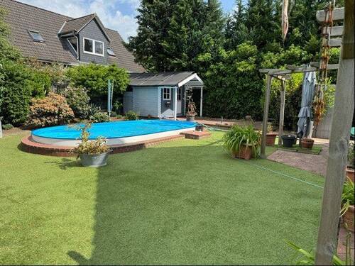 Pool mit Kunstrasen - 