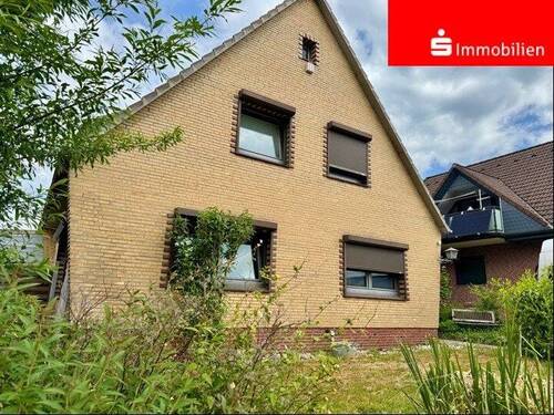 Ansicht Front - Haus mit Vollkeller für die Familie