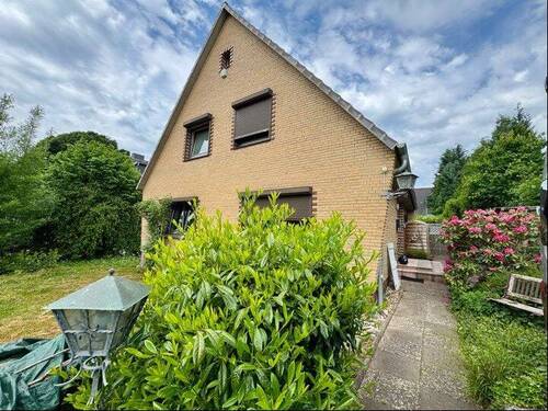 Ansicht/Zuwegung - 5 Zimmer Einfamilienhaus zum Kaufen in Itzehoe