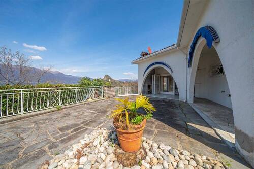 02-Terrasse_Villetta_Calde.jpg - 3 Zimmer Mehrfamilienhaus, Wohnhaus zum Kaufen in Castelveccana