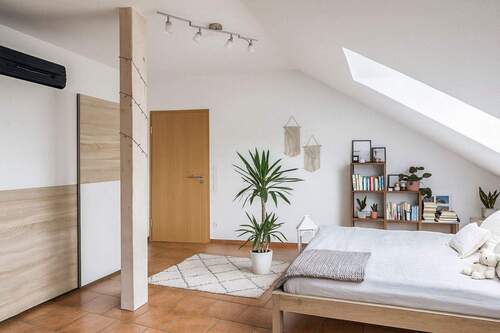 Schlafzimmer DG - 6 Zimmer Mehrfamilienhaus, Wohnhaus zum Kaufen in Schmallenberg