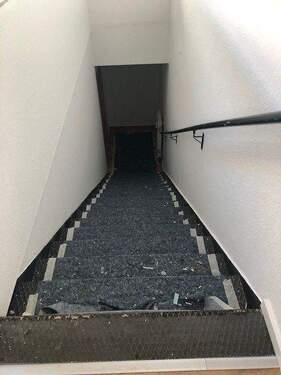 Treppenaufgang zur Wohnung im 1. OG - 2 Zimmer Etagenwohnung in Dresden