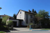 Hausansicht1.jpg - Zweifamilienhaus mit Garten Nähe Eichendorf
