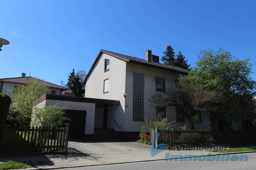 Hausansicht1.jpg - Zweifamilienhaus mit Garten Nähe Eichendorf