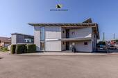 Straßenansicht Sackgasse - 8 Zimmer Mehrfamilienhaus, Wohnhaus zum Kaufen in Ammerbuch
