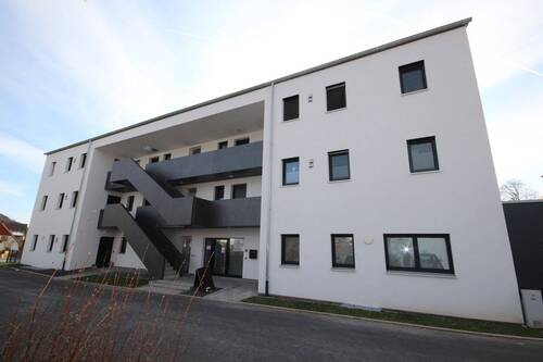Exklusive Bauträgerqualität - 2 Zimmer Etagenwohnung zur Miete in Deining