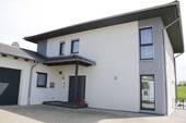Außen - Modernes Einfamilienhaus mit großer Doppelgarage in Randlage
