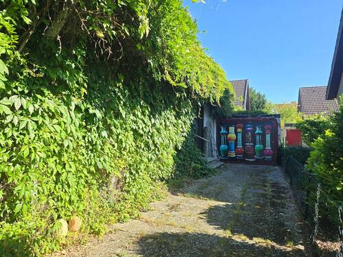  Einfahrt - 4 Zimmer Einfamilienhaus zum Kaufen in Celle