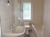 Wannenbad WC Wohnung im OG - 