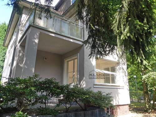 Seitliche Hausansicht - 7 Zimmer Mehrfamilienhaus, Wohnhaus in Berlin