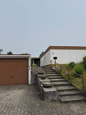 Hauszugang u. Garage - 5 Zimmer Mehrfamilienhaus, Wohnhaus zum Kaufen in Villingen-Schwenningen