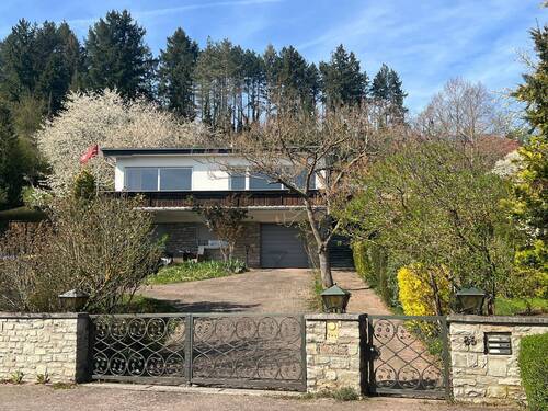 Hausansicht - Traumhaftes Einfamilienhaus mit ELW mit zusätzlichem Baugrundstück in Top-Lage von Bad Sobernheim!