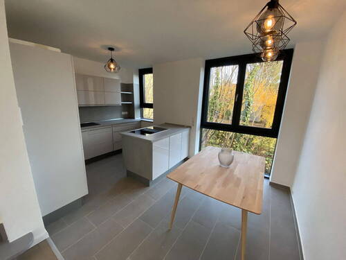 Küche im Wohnzimmer (1) - Modernes Reihenmittelhaus in ruhiger Einfamilienhaus-Siedlung nähe BERTeslaMüggelsee
