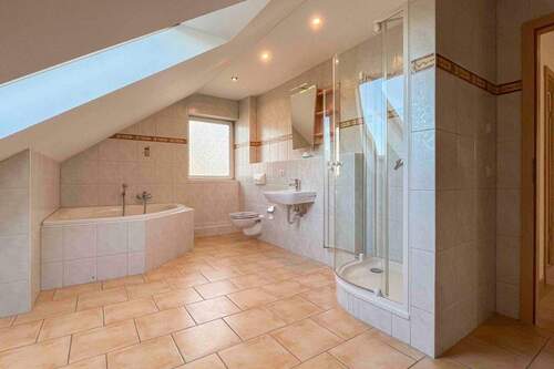 Badezimmer 1. OG Ansicht 01 - 