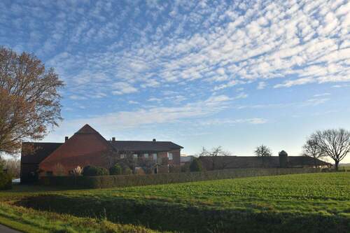 Hof - 8 Zimmer Mehrfamilienhaus, Wohnhaus zum Kaufen in Wagenfeld / Ströhen