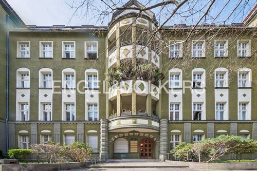 Hausansicht - Wohnen über den Dächern von Westend - Altbauflair trifft Großstadtgefühl