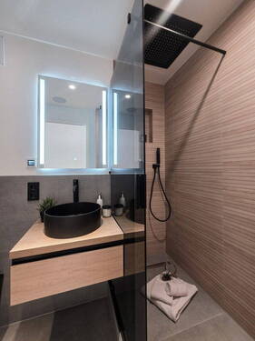 Wellness-Bad mit Rainshower - 