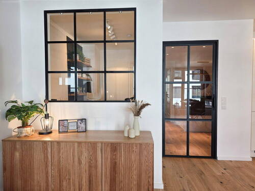 Wohnzimmer Sideboard + Fenster - Etagenwohnung mit 69,50 m² in München- Maxvorstadt zum Kaufen