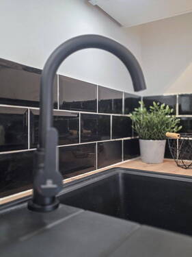 Küche + Spüle + Wasserhahn - 
