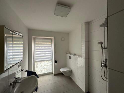 Duschbad von Zimmereingangstür - 