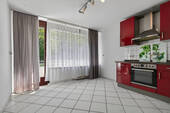 Küche mit Blick zum Balkon - 