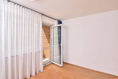 Ausgang Balkon - Etagenwohnung mit 76,00 m² in München zum Kaufen