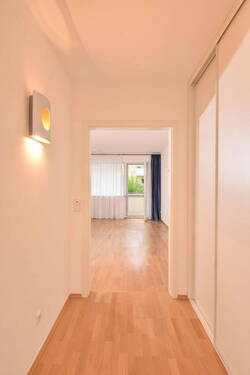 Flur mit Einbauschrank - 