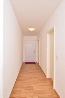 Flur / Wohnungstür - 