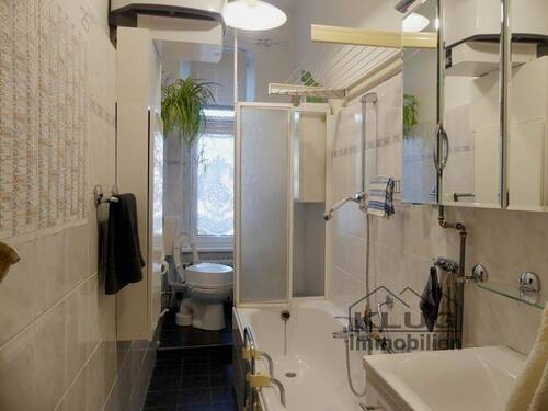 Wannenbad mit WC - 
