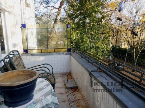 Balkon mit Windschutz - 4 Zimmer Etagenwohnung in Berlin