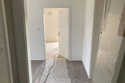 DG Wohnung Flur während Modernisierung - 