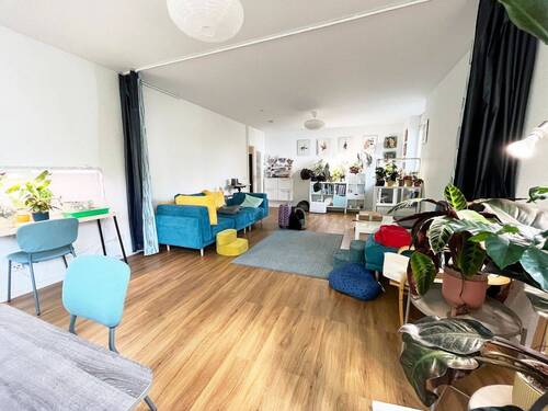 Wohnzimmer - 3 Zimmer Etagenwohnung zur Miete in Köln