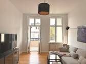 Wohnzimmer - Charmante Altbauwohnung mit Balkon und Wohnküche