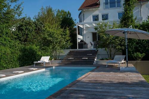 Pool mit Liegefläche - 