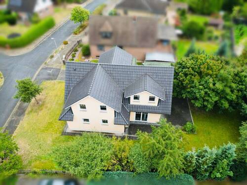Luftbild - 9 Zimmer Einfamilienhaus zum Kaufen in Nienhagen