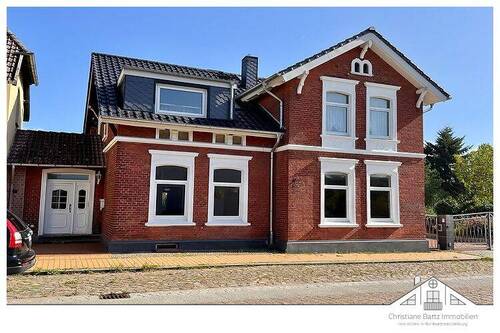 Hausansicht vorn - Geräumiges Wohnhaus in zentraler Lage von Warin zu verkaufen