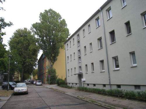 Straßenseite - 2 Zimmer Etagenwohnung in Potsdam