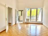 Wohnzimmer - 2 Zimmer Dachgeschoss in güner Wohnlage! max. Mietzeit 4 Jahre