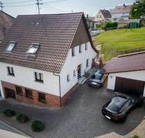 Schön gelegenes Einfamilienhaus mit Garagen und Garten zu verkaufen + sehr gepflegt + 4 Schlafzimmer und 2 Bäder - Eppelborn