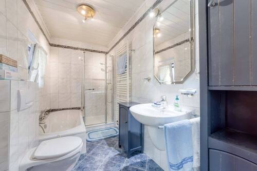 Badezimmer EG - 8 Zimmer Einfamilienhaus zum Kaufen in Eppelborn