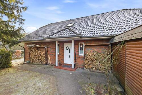 Ansicht Eingang - Einfamilienhaus mit 8,5 Zimmern - Umbau zum Mehrgenerationenhaus möglich