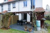 mit überdachter Terrasse - 5 Zimmer Reihenendhaus in Hamburg