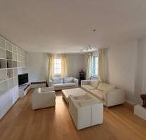 hochwertige 4-Zi.-Wohnung mit EBK, Balkon und Garage - Kitzingen