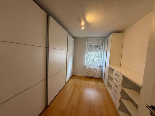 Ankleide.jpg - Etagenwohnung mit 140,00 m&sup2; in Kitzingen zur Miete